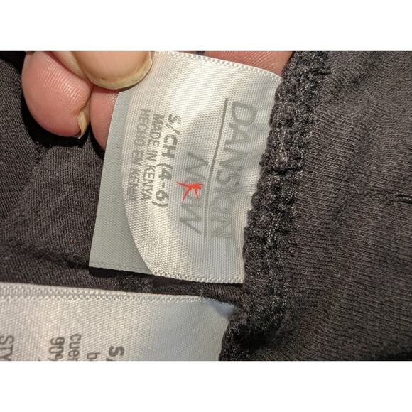 Danskin capri yoga pants black and white SZ Small. - Picture 9 of 11